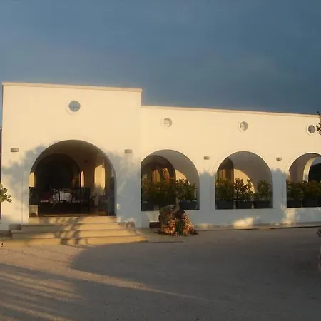 Tenuta Sicilia אוסטוני